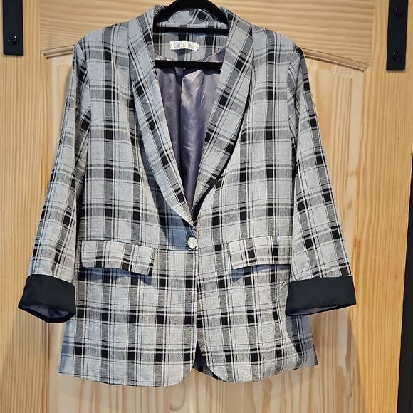Le Suit Jackets & Blazers - Plaid Black and Gray Blazer